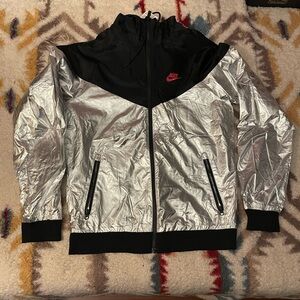 Nike Windbreaker Men’s Small - Rare Silver Color-way